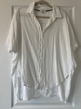 LIKE NEW Umgee Lightweight White Button-Up Women's Top size medium